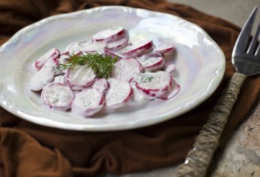 gelen bir turp salatası