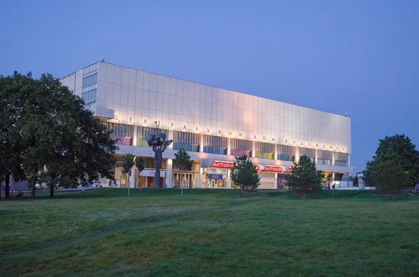 Центральный дом художника на крымском валу. Здание цдх. Здание цдх. Крымский вал цдх. Центральный дом художника на крымском валу.