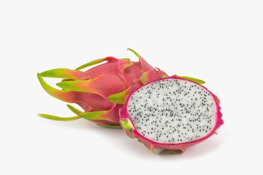 Beyaz arkaplanda Ejder Meyvesi