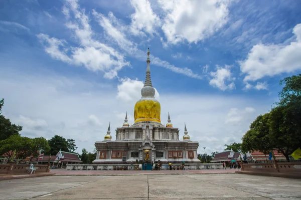 Relíquias no templo tailandês status público — Fotografia de Stock