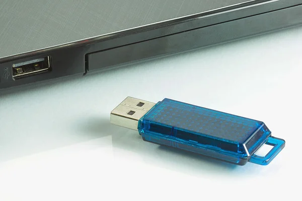 USB flash drive on glass and usb port — Stock Photo, Image