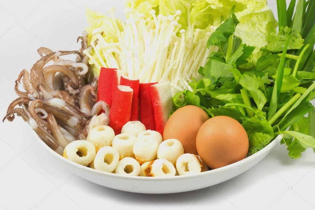 Sukiyaki, mixed vegetables,combinations are set on a plate.