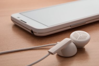 akıllı telefon ve kulaklık