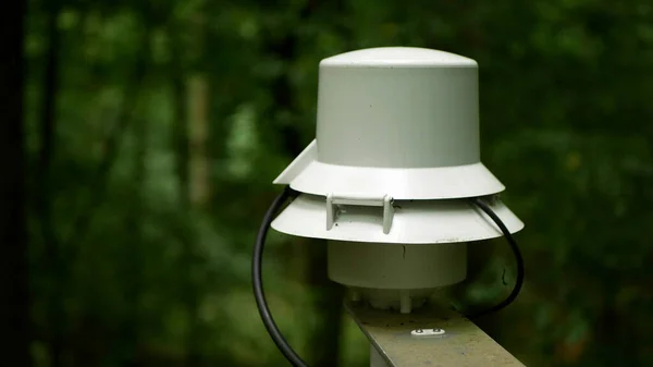 湿度センサステーション技術空気温度タワープロファイル測定森林木材科学研究科学気象学、大気降水測定装置プラスチック — ストック写真