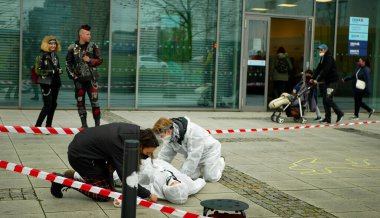OSTRAVA, CZECH REPUBLIC, 16 Nisan 2021: Soykırım İsyanı eylemcileri kadın eylemcilerin öldüğünü gösteriyor