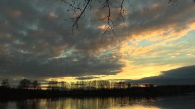 Günbatımı (Nova Hlina köyü yakınlarında Vitek gölet üzerinde)