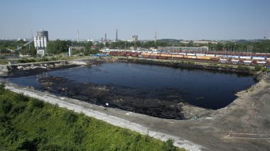 Ostrava, Çek Cumhuriyeti, 3 Ağustos 2015: eski döküm toksik atık Ostrava, petrol lagün, Ostramo, Moravia-Silesia bölgesi, Avrupa, AB