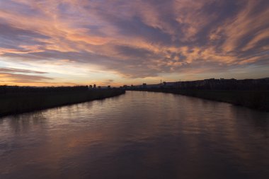 Günbatımı üzerinde nehir Sava Zagreb