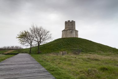 Küçük kilise Nin şehirdeki bir tepe üzerinde