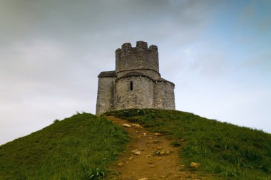 Küçük kilise Nin şehirdeki bir tepe üzerinde