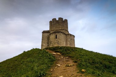 Küçük kilise Nin şehirdeki bir tepe üzerinde