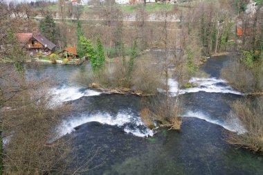     Nehirler ve şelaleler doğada Rastoke Köyü 