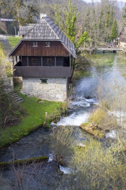     Nehirler ve şelaleler doğada Rastoke Köyü 