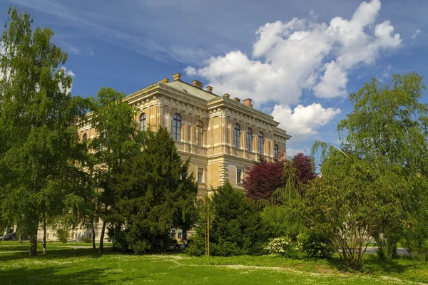      Zagreb eski binalar ve sokak 