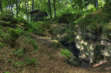     Zagreb Sljeme orman içinde mağara 