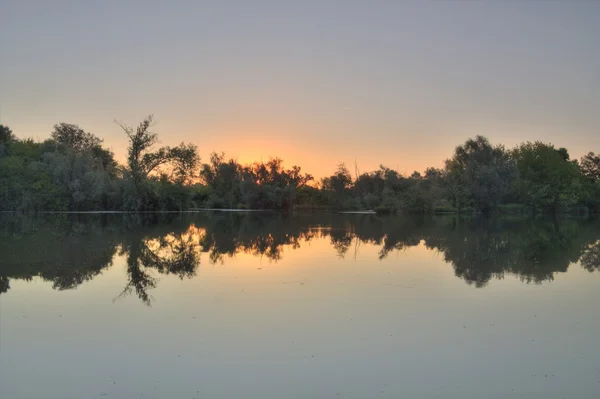 Scène de lac au lever du soleil — Photo