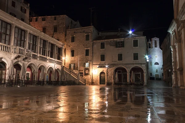     Geceleri Sibenik Meydanı 