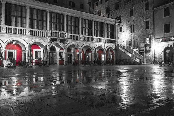     Geceleri Sibenik Meydanı 