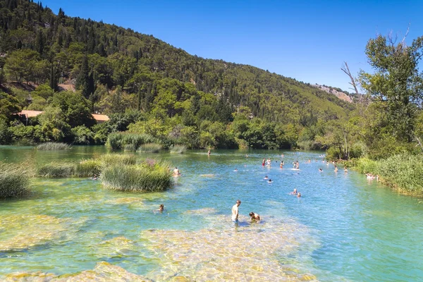 Badande i nationalparken Krka, Kroatien — Stockfoto