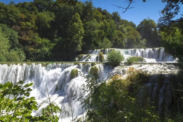 Vízesés a Krka Nemzeti park, Horvátország — Stock Fotó