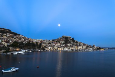     Şehir Sibenik manzara gece, Hırvatistan 