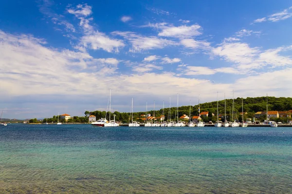 Bella città Zlarin in Croazia — Foto Stock