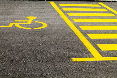 Engelli kişi için park alanı