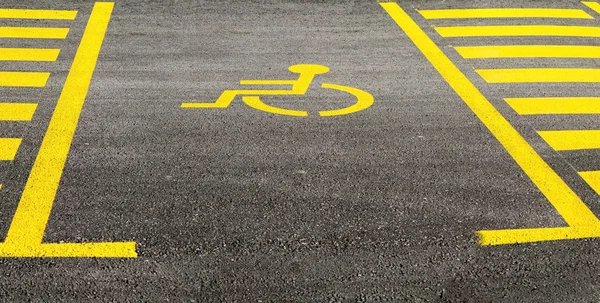 Engelli kişi için park alanı