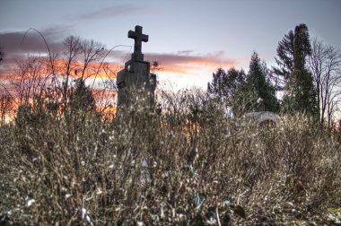 Mezarlık mezarlar ve heykeller