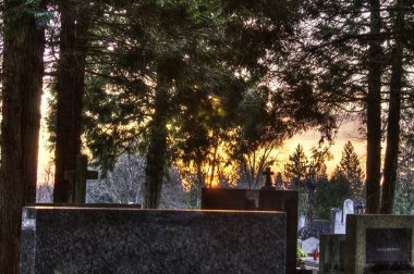 Mezarlık mezarlar ve heykeller