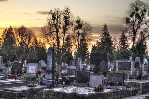 Hřbitovní náhrobky a sochy — Stock fotografie