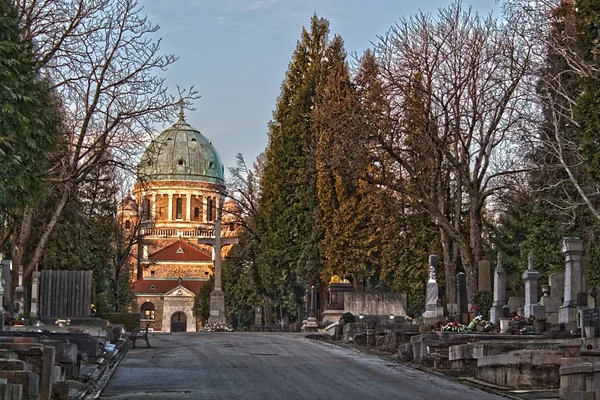 Cemetery tombs and statues — Stock Photo, Image