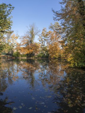 Sonbahar Gölü sahne