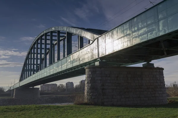 桥梁在河在萨格勒布萨瓦河 — 图库照片