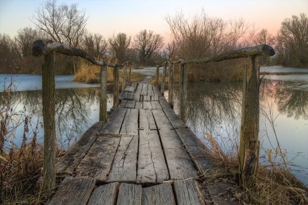 gün batımında göl manzara