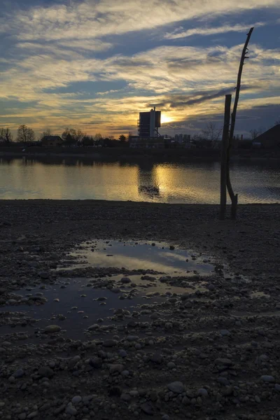 Coucher de soleil sur un lac de Rakitje à Zagreb, Croatie — Photo