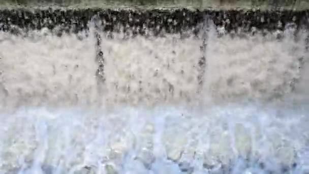 Вода Протікає Над Провідником Лейпцигу Німеччина — стокове відео