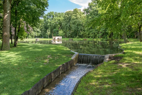 Jardines del Castillo de Laxenburg cerca de Viena, Austria — Foto de Stock