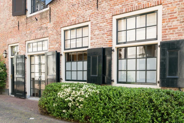 Casa histórica en el casco antiguo de Amersfoort, Países Bajos — Foto de Stock