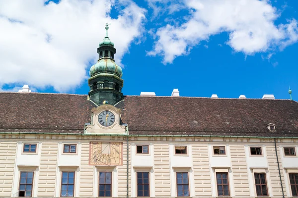 Πρόσοψη αμαβιμπουργκ με ρολόι, Βιέννη, Αυστρία — Φωτογραφία Αρχείου