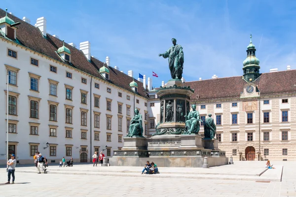 Hofburg sądu z posągu cesarza Franciszka I, Wiedeń, Austria — Zdjęcie stockowe