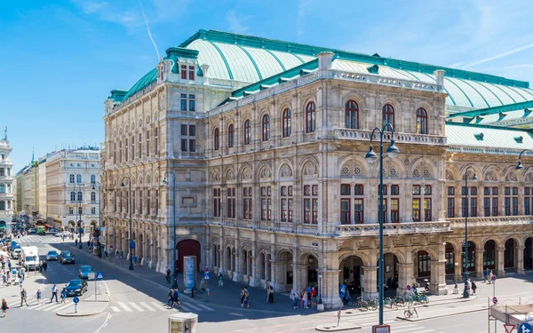 State Opera House em Albertinaplatz em Viena, Áustria — Fotografia de Stock