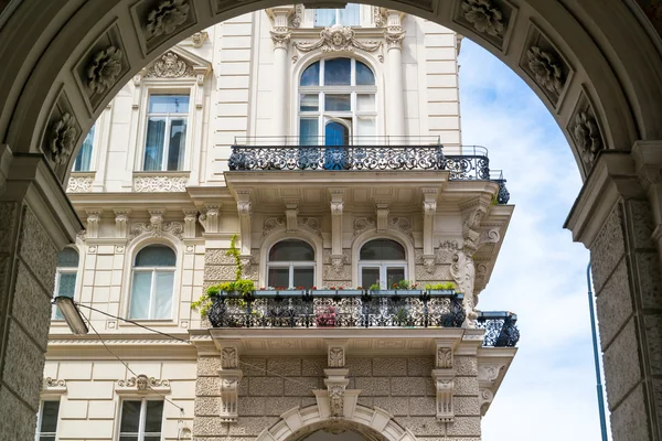 Будинки на Rathausplatz у Відні, Австрія — стокове фото