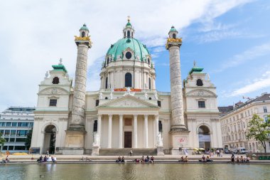 Borromeo'nun, Karlsplatz meydanında Viyana Charles Kilisesi