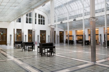 Çelik sütunlar içinde hall of Avusturya posta tasarruf banka, Viyana