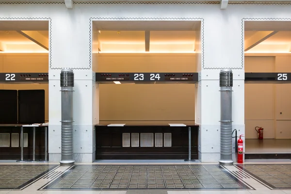 Kolommen in zaal van Oostenrijkse Postal Savings Bank in Wenen — Stockfoto