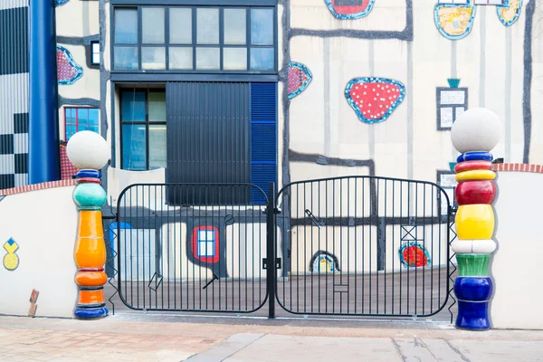 Puerta de la planta de Spittelau por Hundertwasser, Viena — Foto de Stock