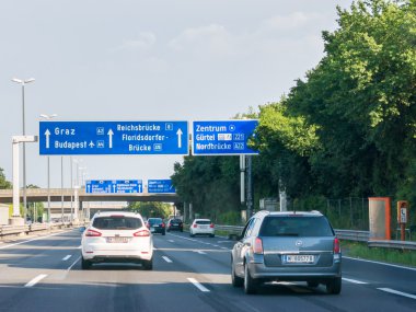 Autobahn A22 trafik ve yol işaretleri, Viyana, Avusturya