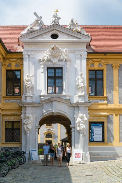 В'їзні ворота абатство в Дюрнштайн, Вахау, Австрія — стокове фото