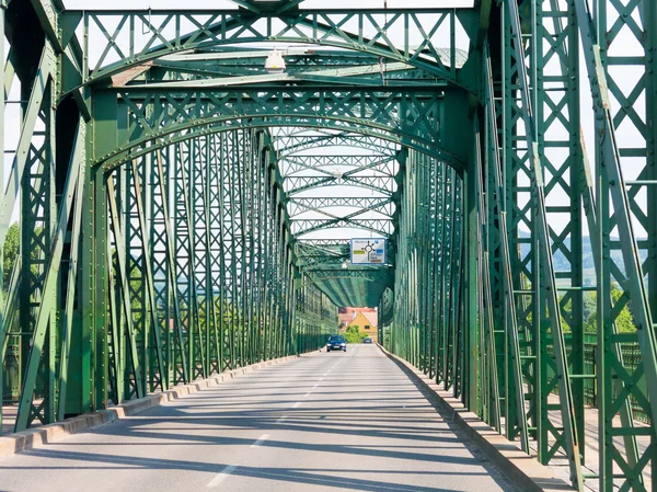Puente Mauterner sobre el río Danubio, Krems, Austria — Foto de Stock